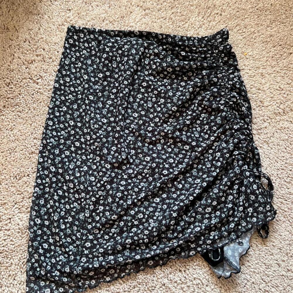 Brand New Hollister Floral Skirt - XS, Perfect for Summer or Spring